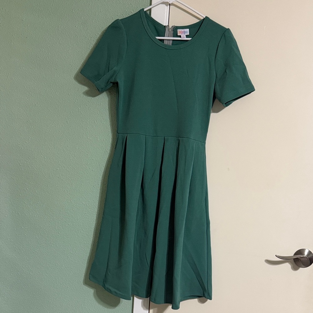 LuLaRoe LLR Amelia Medium M Green Short Sleeve Dress EUC Like New